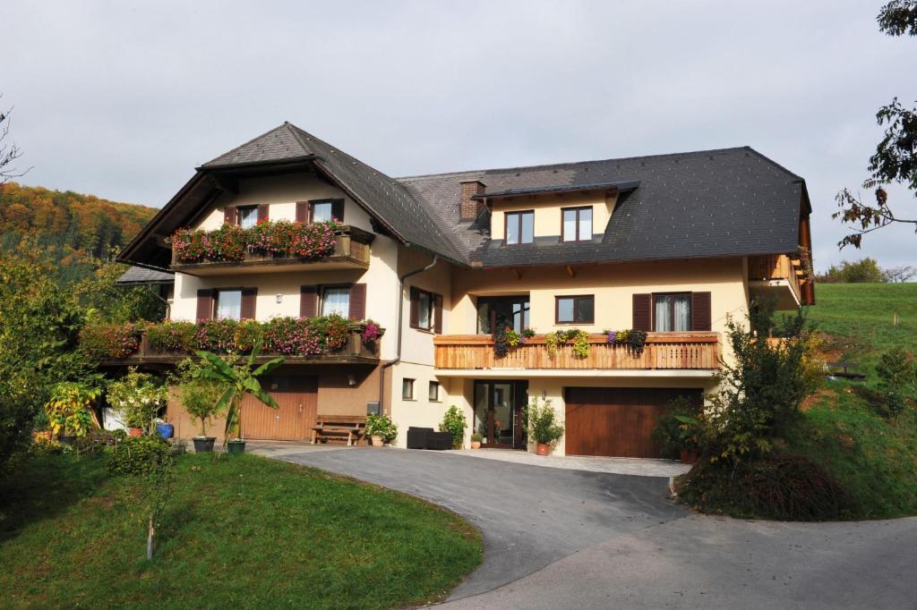 Gasthaus - Gaestehaus Schusterbauer Rein Esterno foto